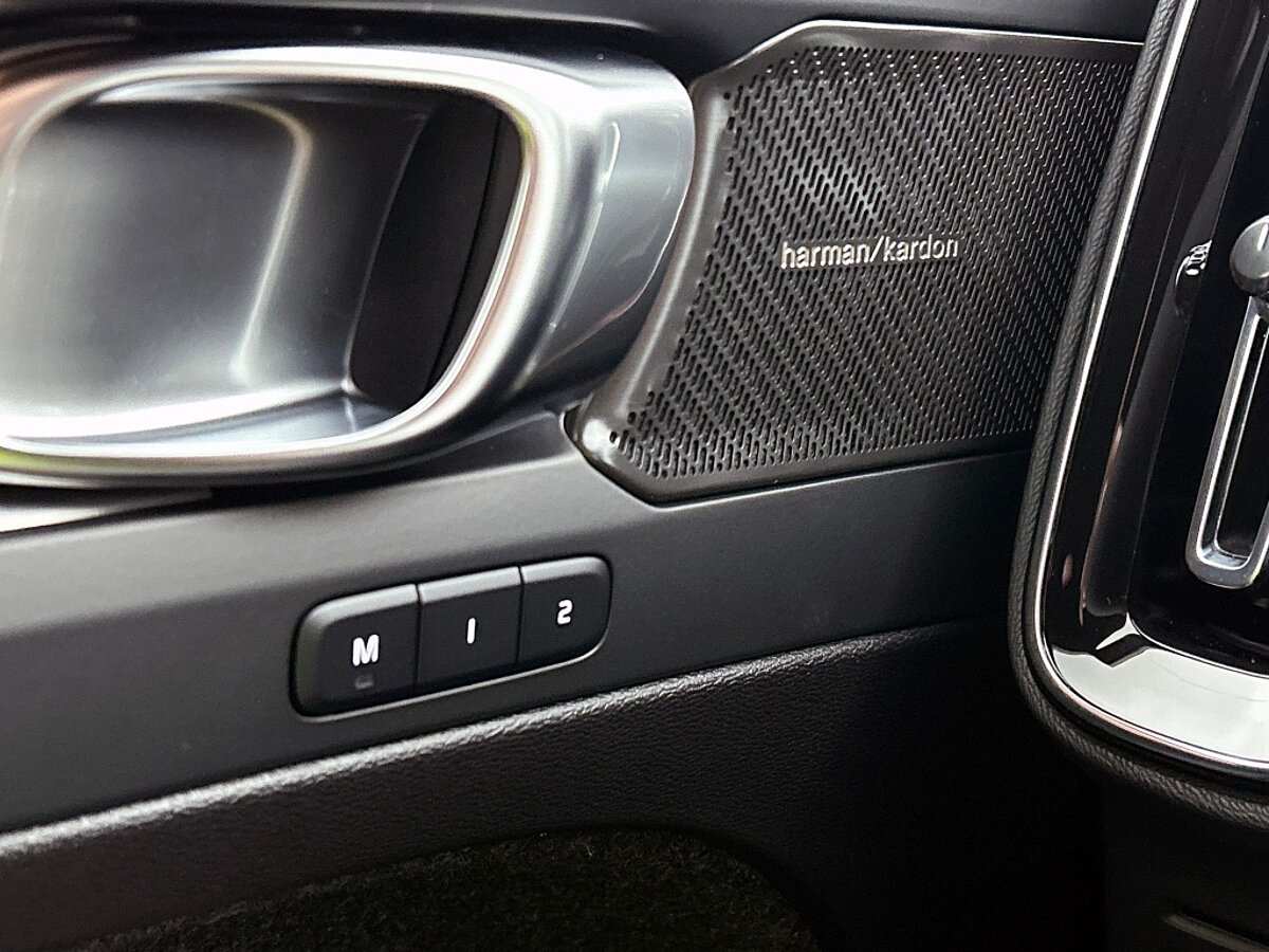 48723966 volvo xc40 2 0 b4 plus dark trekhaak blis harman kardon audio 9 01