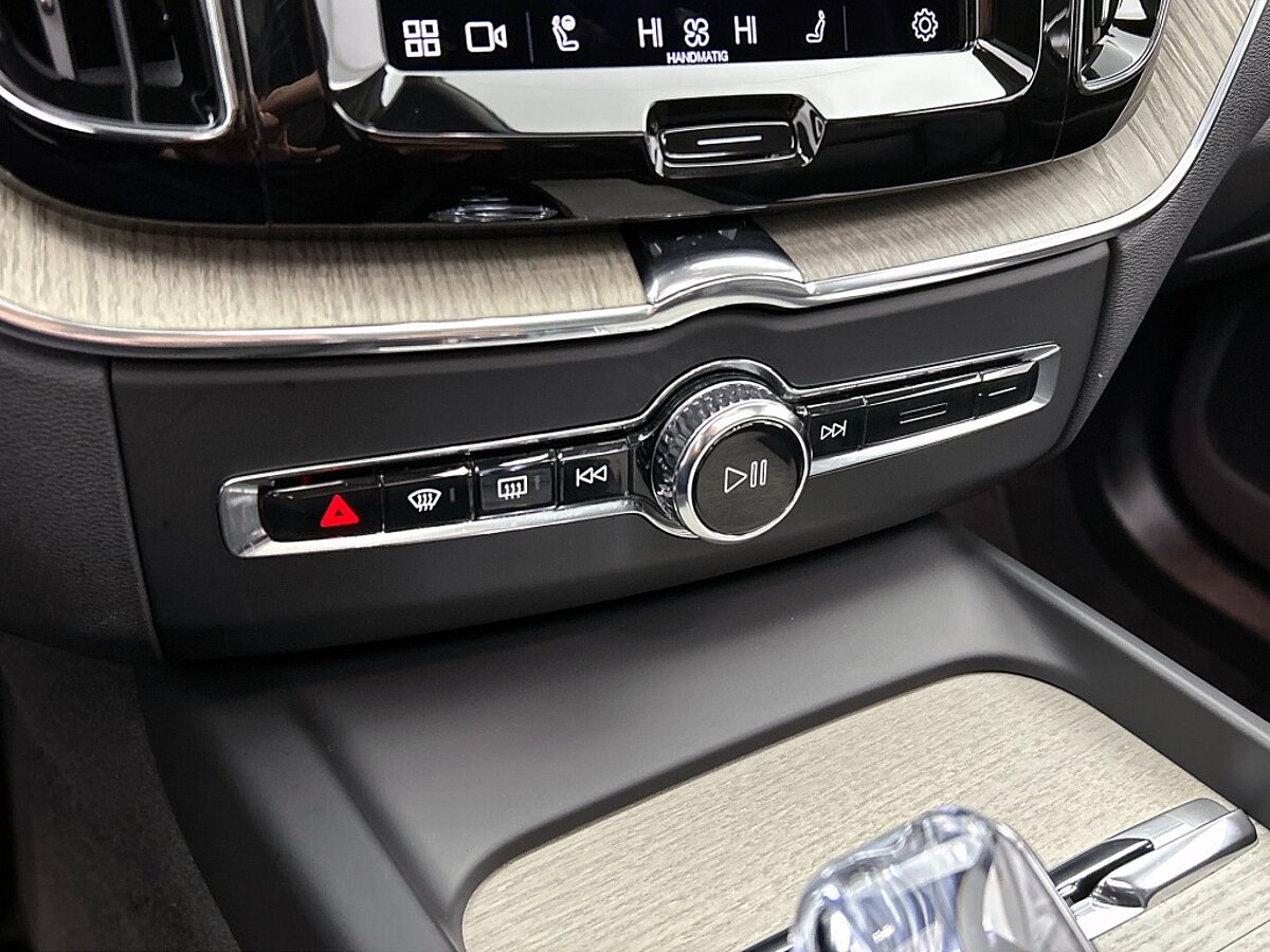 49419930 volvo xc60 t8 bright pano 20 inch long range 360 pilot assist 02