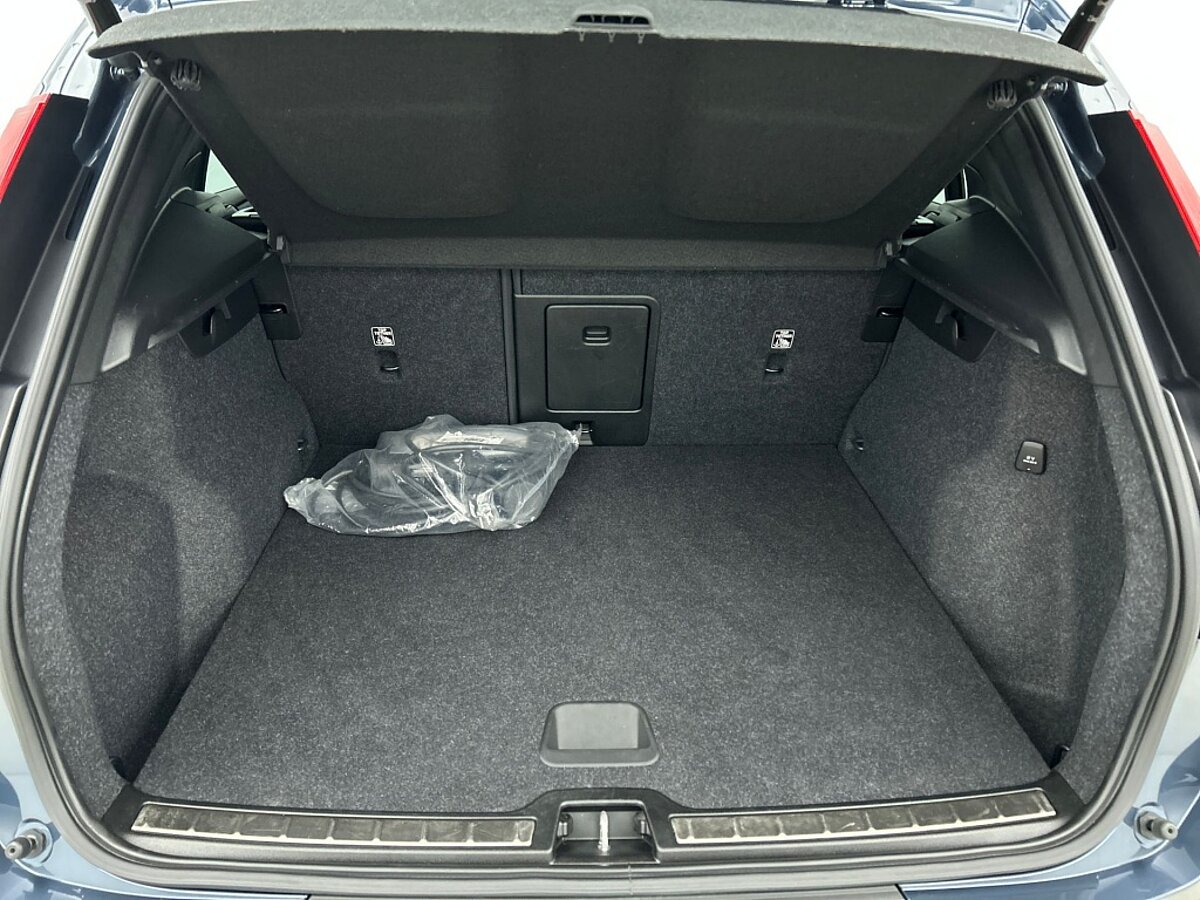 49484370 volvo xc40 1 5 t4 inscription h k getint glas pilot assist leder 48