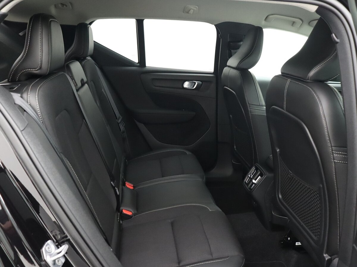 35574398 volvo xc40 1 5 t3 momentum pro 05