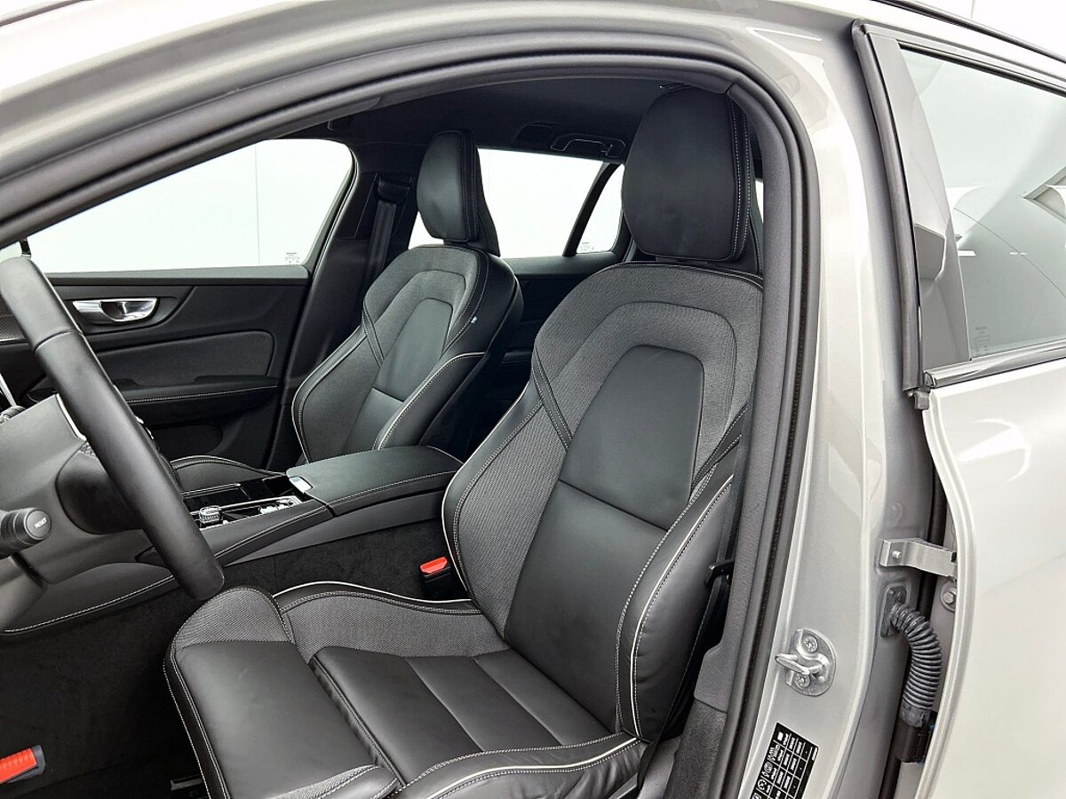 48515870 volvo v60 2 0 t6 awd plus dark trekhaak voorruit verwarming harman k 530b26