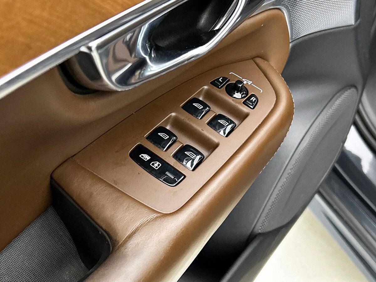 48879643 volvo xc90 2 0 t8 twin engine awd inscription leder panorama dak trek 78