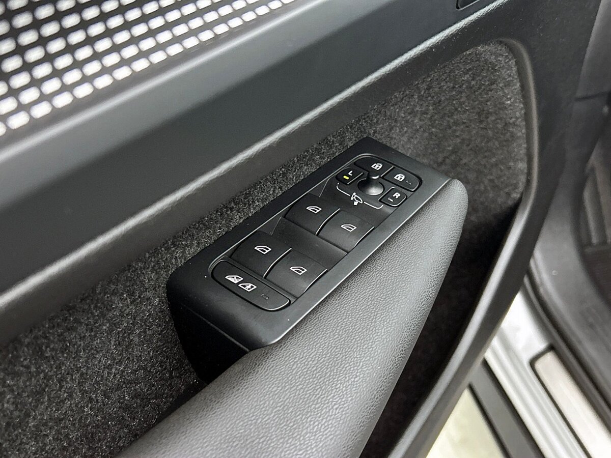 48515763 volvo xc40 b3 dark nubuck pano climate pack pilot assist memory s 71