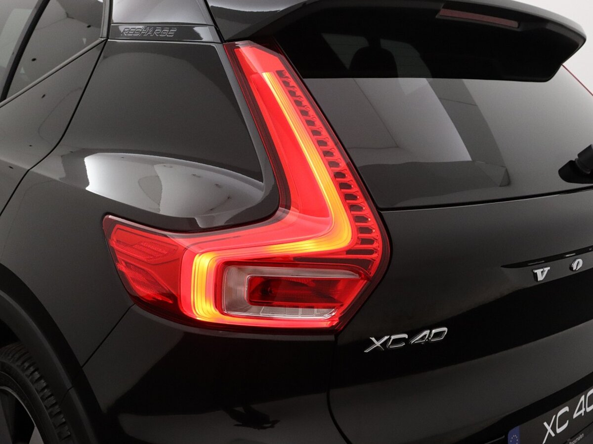 34860842 volvo xc40 1 5 t4 twin engine ultimate dark 20 velgen pano dak 60