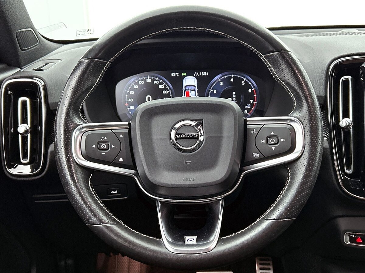 46668342 volvo xc40 2 0 t5 awd r design intro edition 60