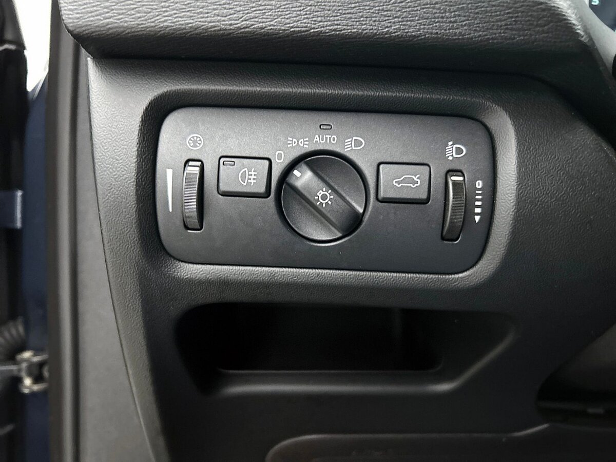 49112989 volvo v40 1 6 t4 summum climate pack memory seats leder 46