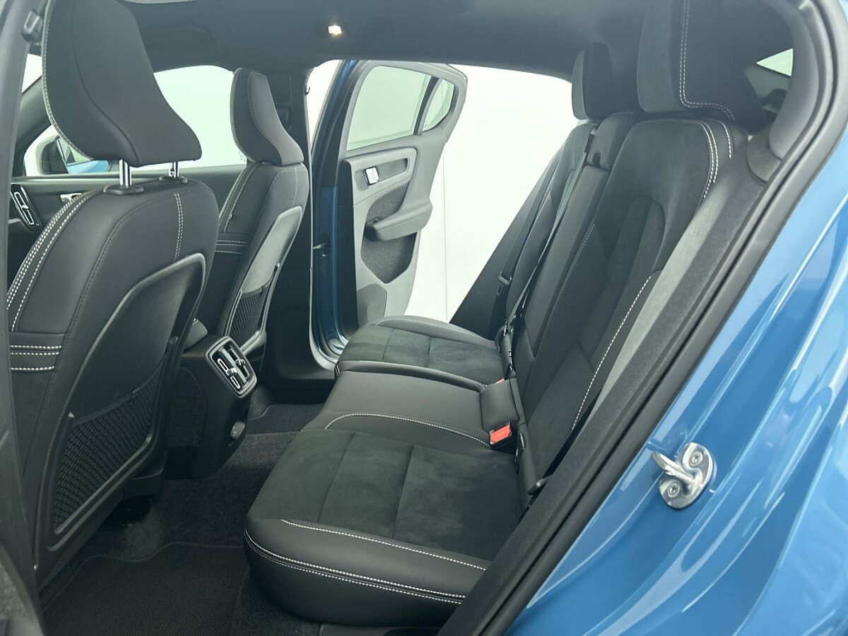 46688063 volvo c40 extended range plus 82 kwh trekhaak extra getint glas 64