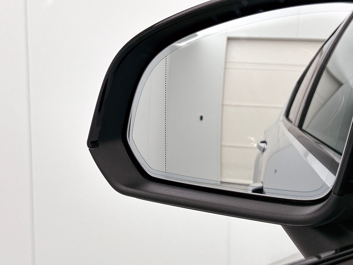 49446815 volvo xc40 1 5 t5 r design panorama dak trekhaak climate pack camer 04