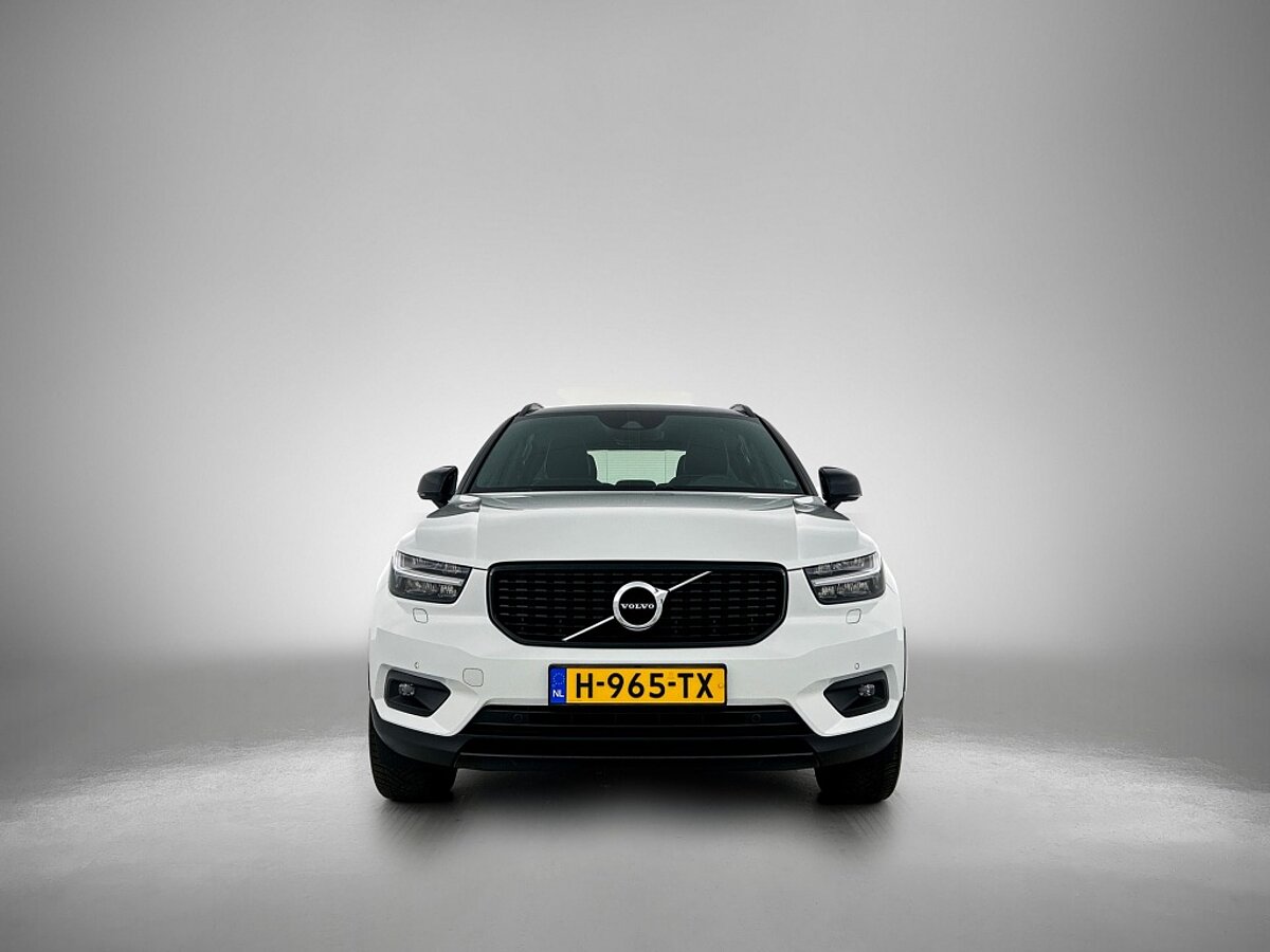 49567384 volvo xc40 2 0 t5 awd r design intro edition 5 01
