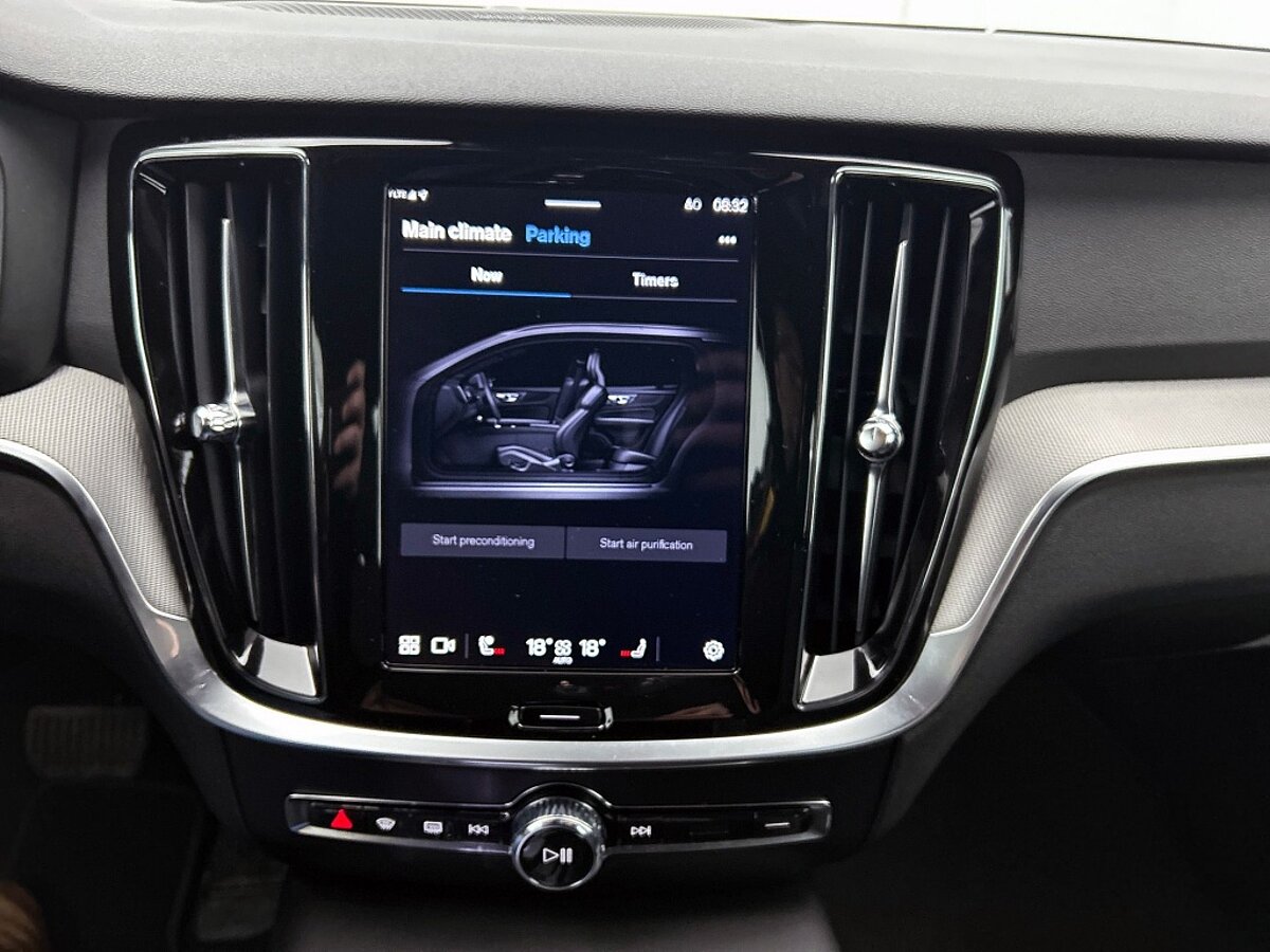 49833650 volvo v60 2 0 t6 awd plus dark trekhaak 360 camera harman kardon aud 79