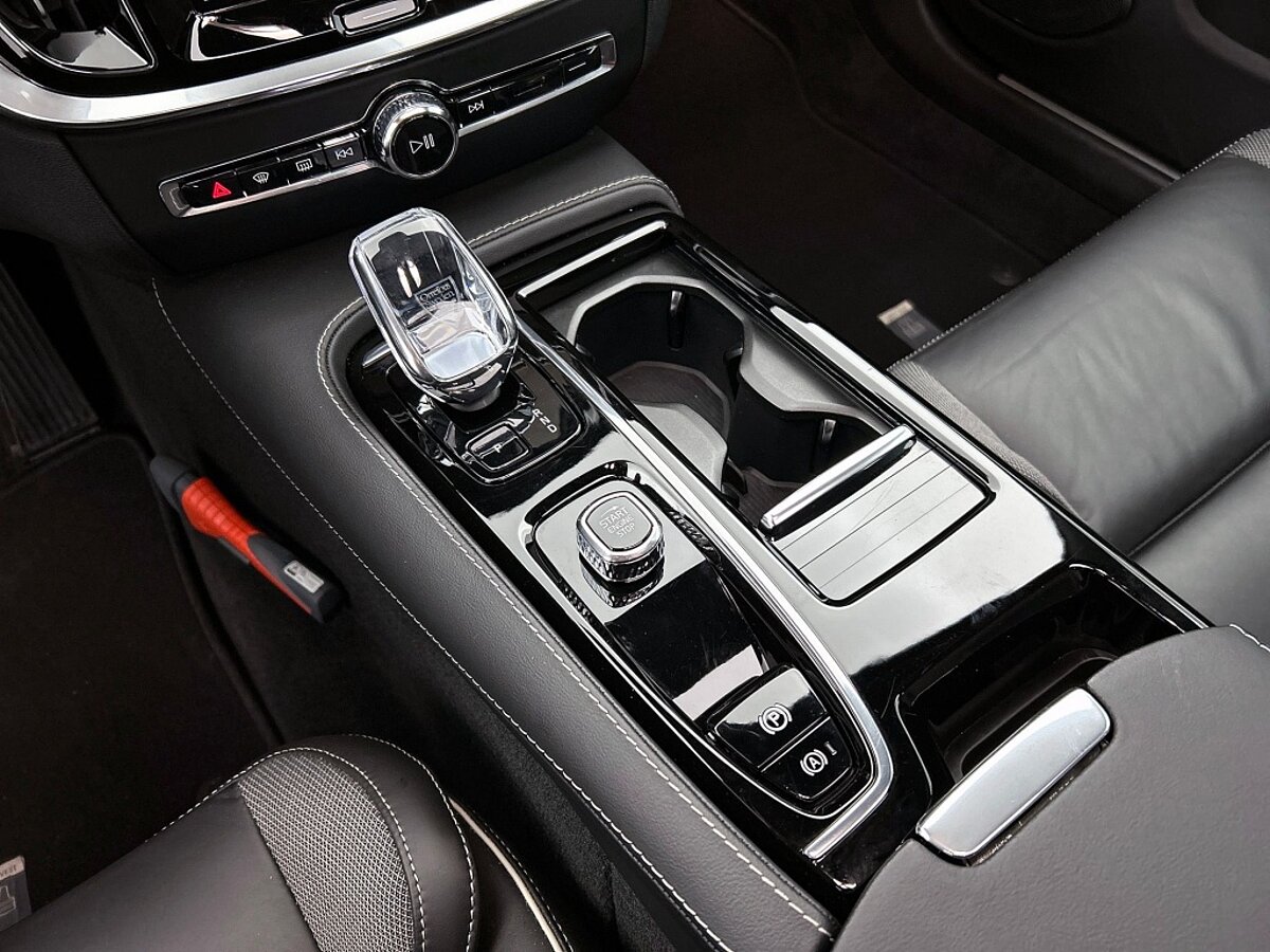 49041811 volvo v60 2 0 t6 awd plus dark panorama dak trekhaak 05