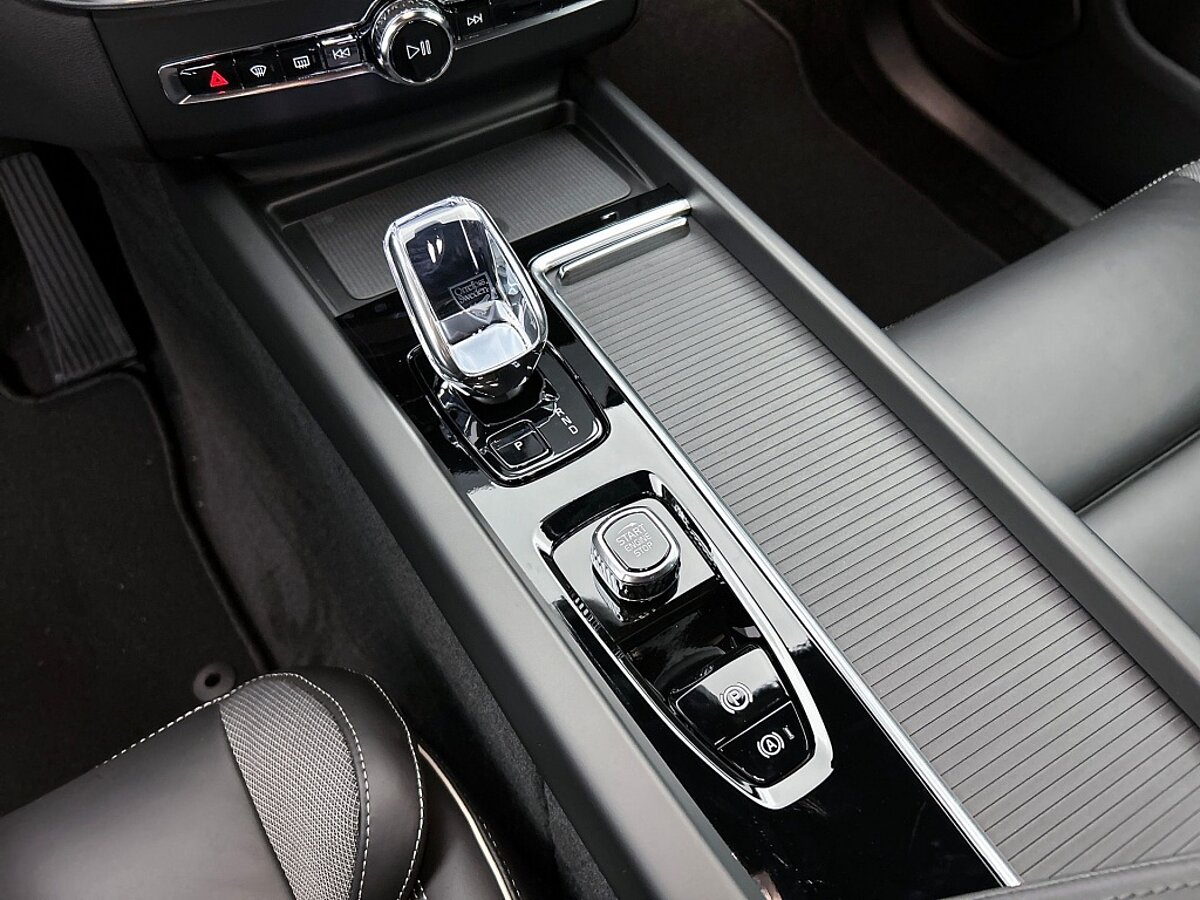 49427839 volvo xc60 t6 plus black edition nieuw voorraad onyx black nappa op 05