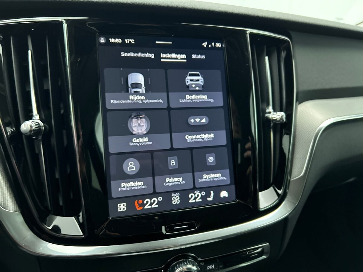 49639847 volvo v60 2 0 b4 core lederen bekleding 19 inch 360 graden camera 01