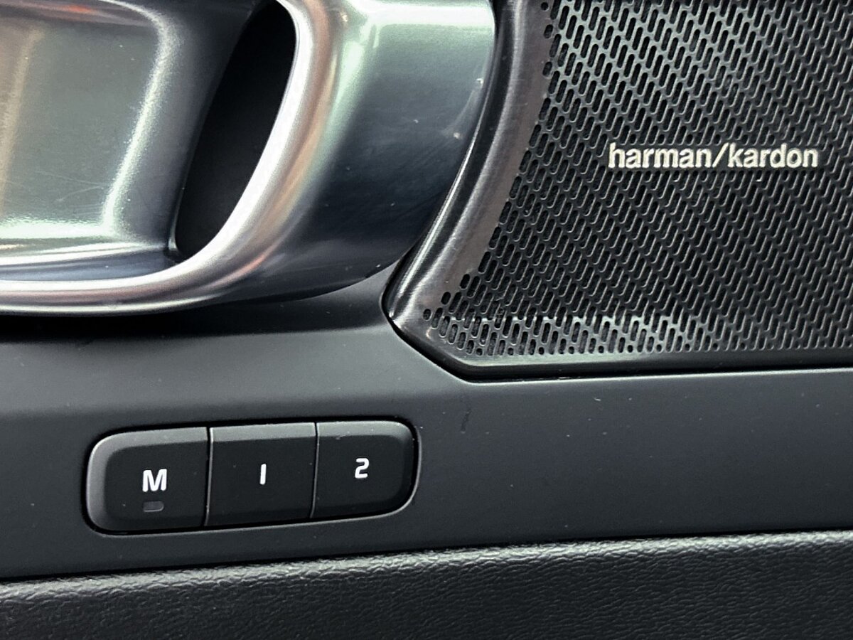44339731 volvo xc40 1 5 t4 recharge plus bright harman kardon pilot assist ele 98