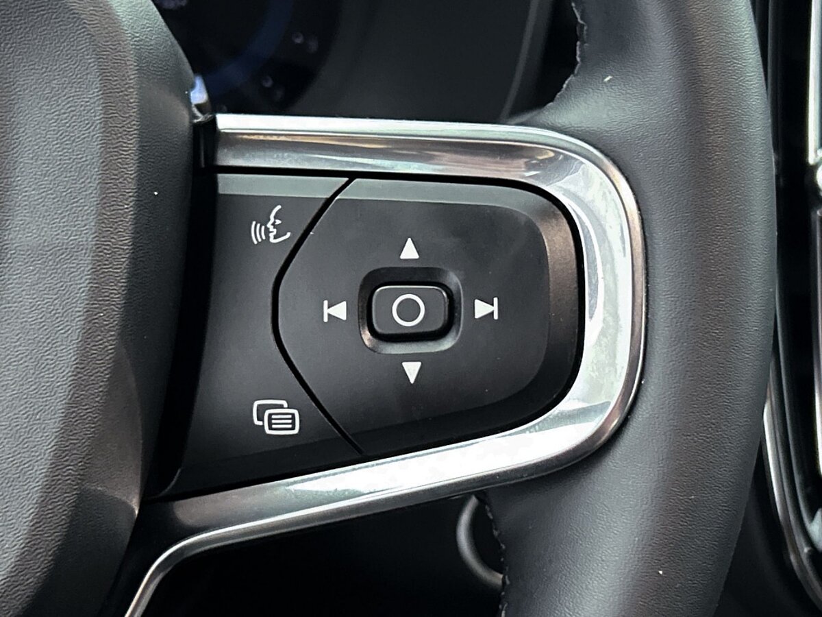 44775381 volvo xc40 2 0 b4 plus dark 40