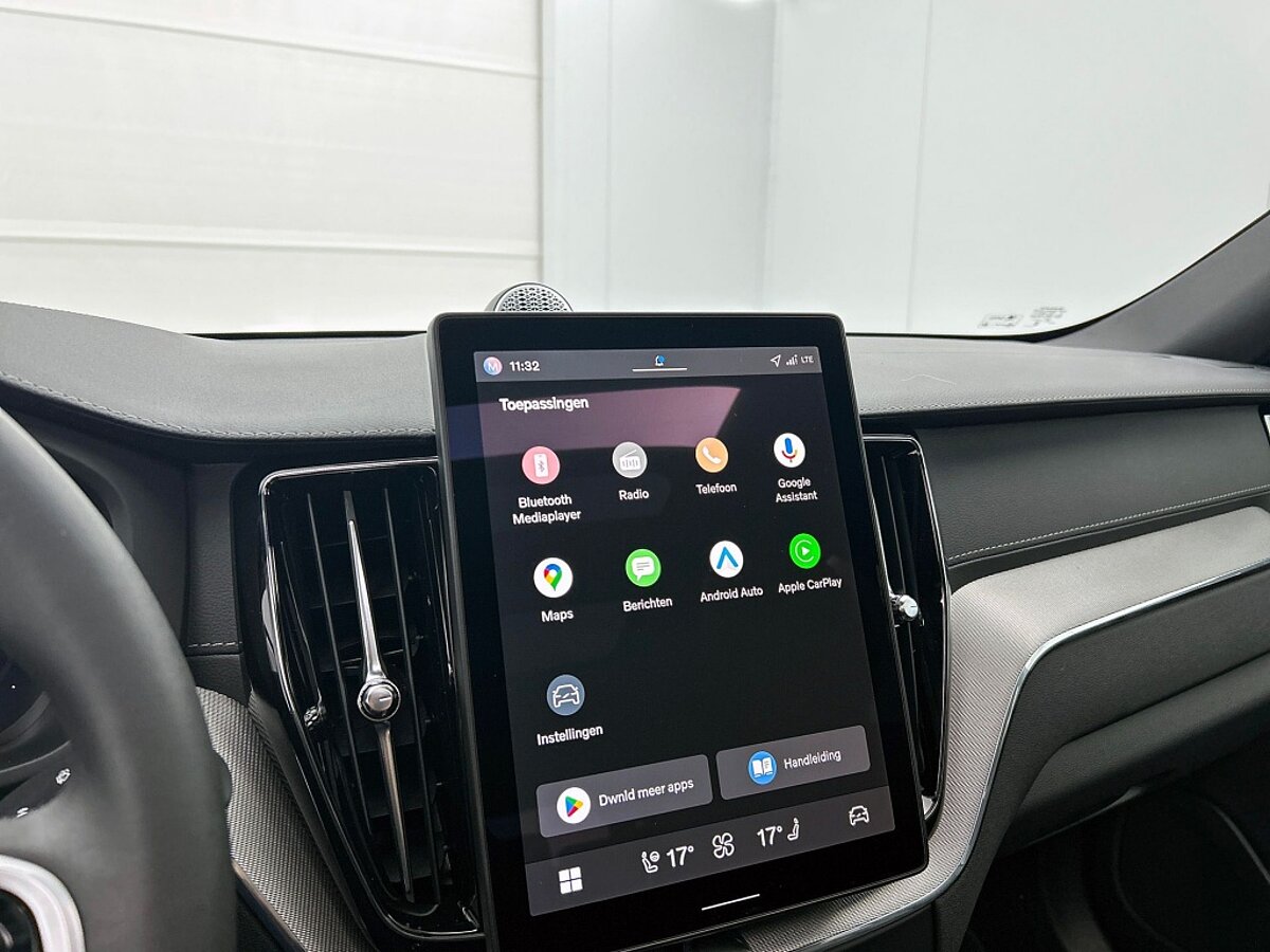 49114272 volvo xc60 2 0 t6 awd ultra black edition 8 01