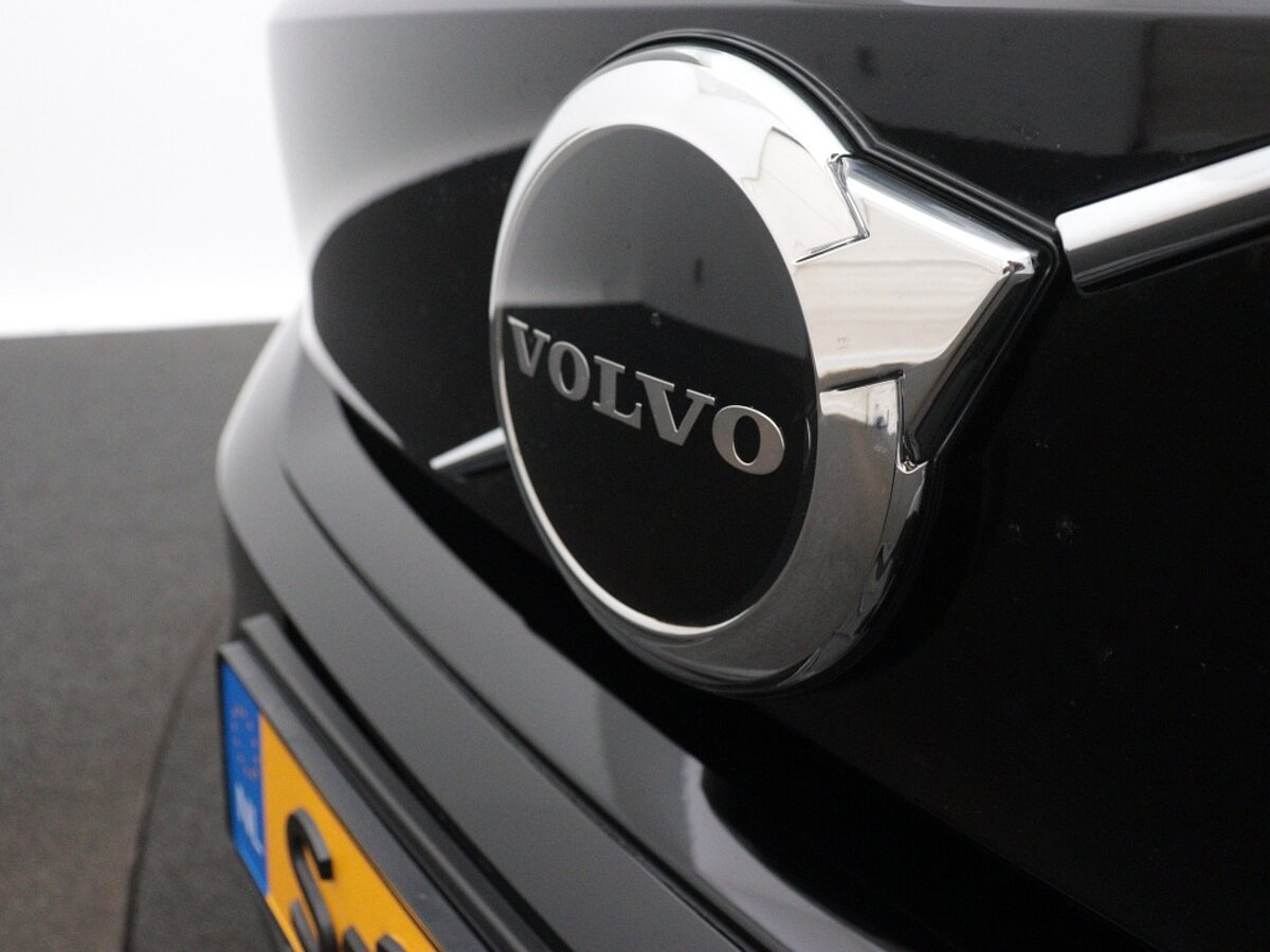 41639630 volvo xc40 recharge plus black pack 0c4c48