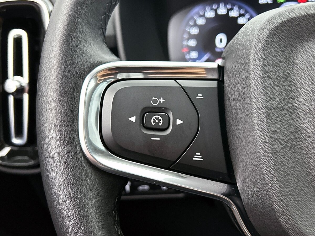 46739666 volvo xc40 1 5 t4 recharge ultimate dark 20inch velgen panoramadak 7 01