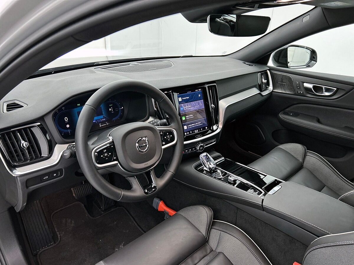 47443724 volvo v60 2 0 t6 awd plus dark 38