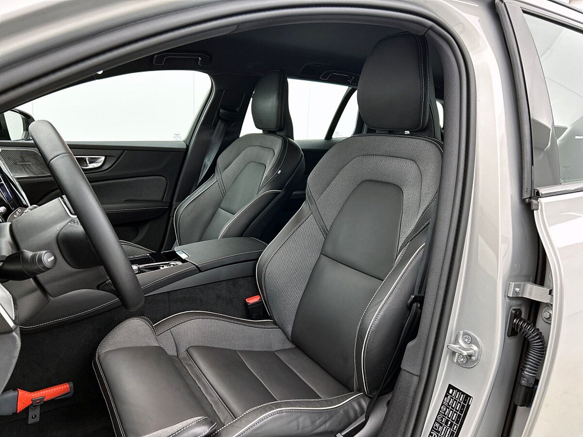 47443724 volvo v60 2 0 t6 awd plus dark 49