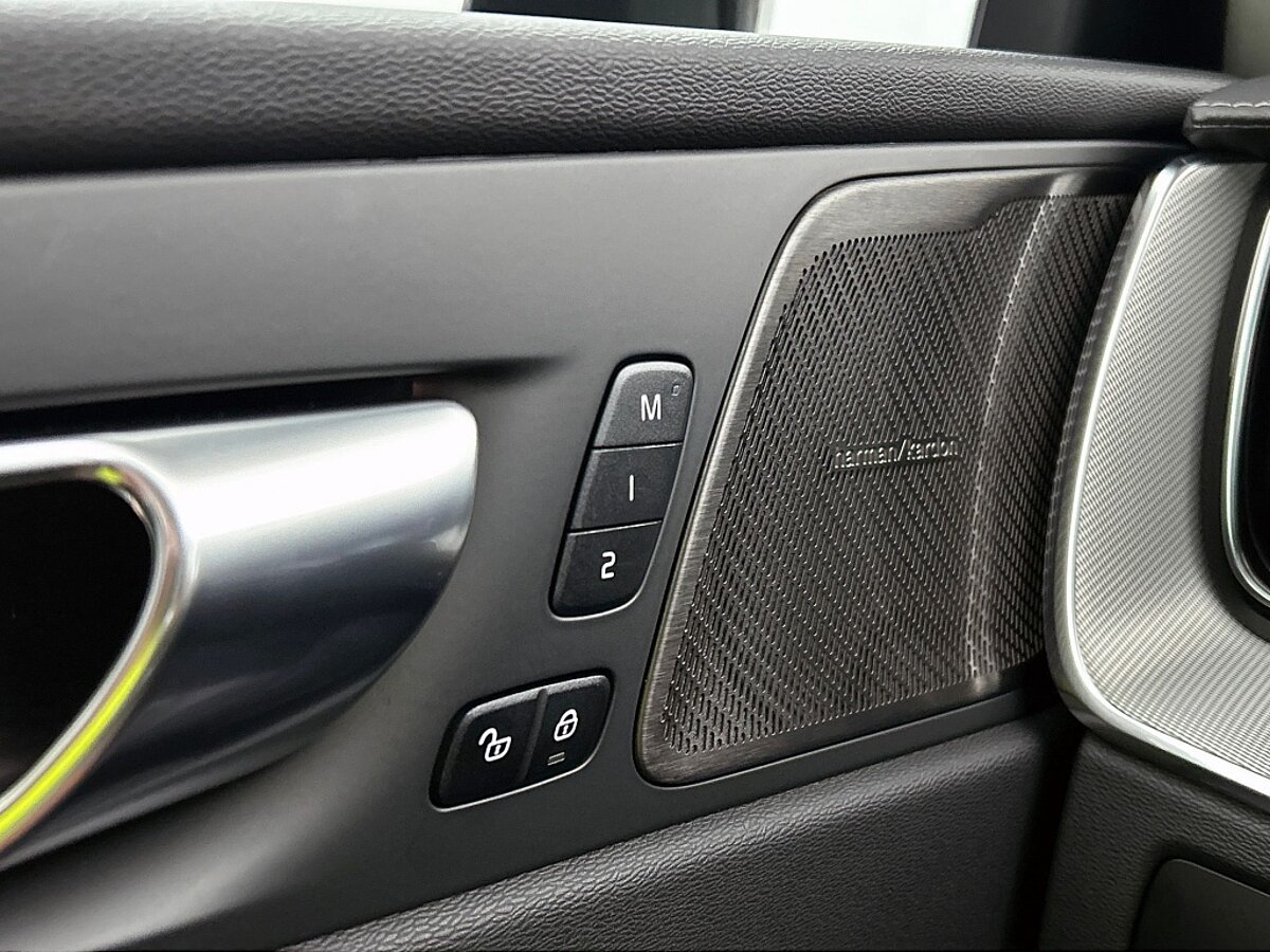 47588242 volvo xc60 2 0 t6 plug in hybrid awd ultimate dark 360 camera adative 1b5387