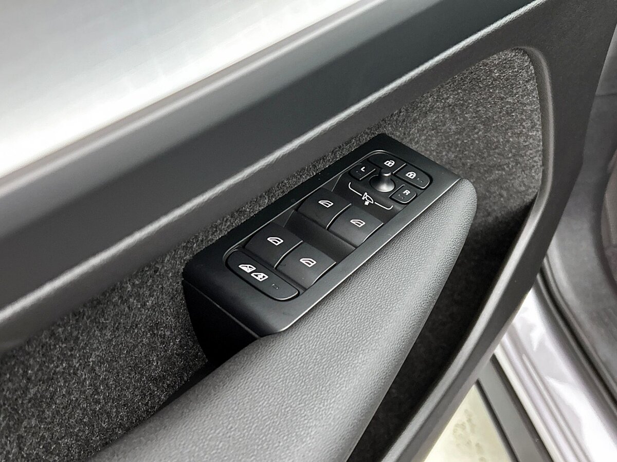 48324128 volvo xc40 2 0 b3 core business edition climate pack 38