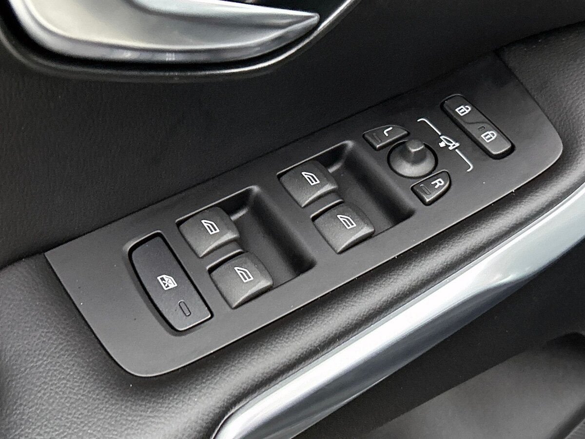 48880865 volvo v40 cross country 1 5 t3 polar luxury panorama dak trekhaak leder 28