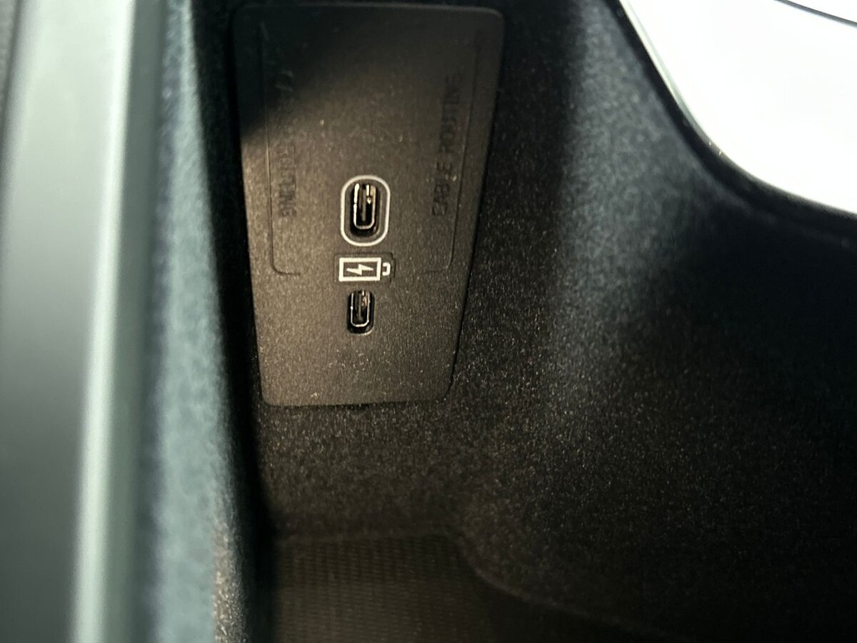 49639847 volvo v60 2 0 b4 core lederen bekleding 19 inch 360 graden camera 61