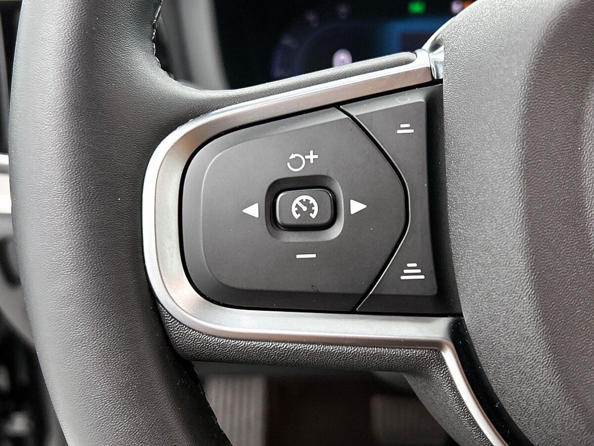 42166349 volvo v60 2 0 t6 essential edition driver assist leder climate 19 47d8ce