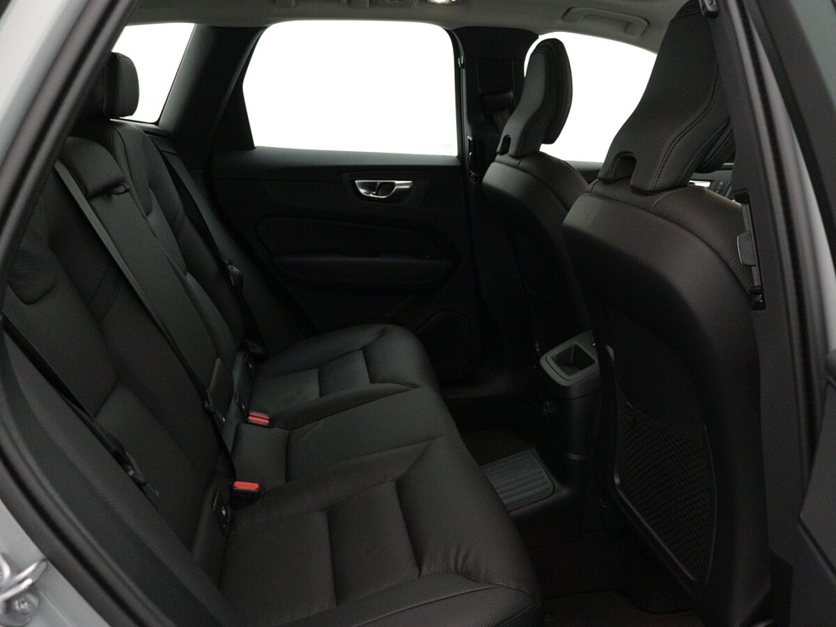 43680818 volvo xc60 2 0 t8 awd plus dark harman kardon 05