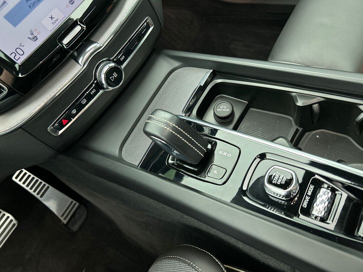47252319 volvo xc60 2 0 t8 recharge r design 06