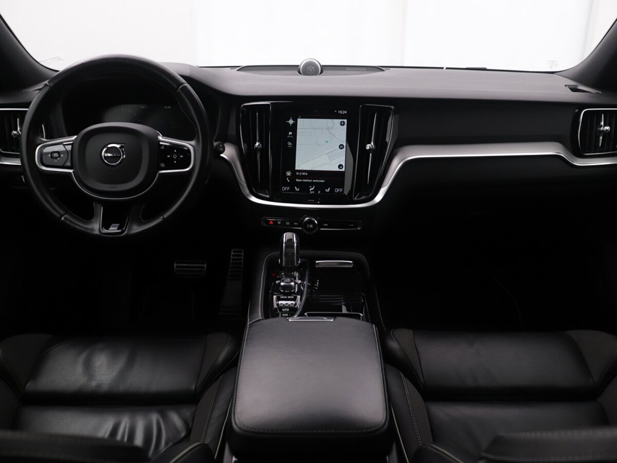 34771975 volvo v60 2 0 t8 recharge awd r design 17