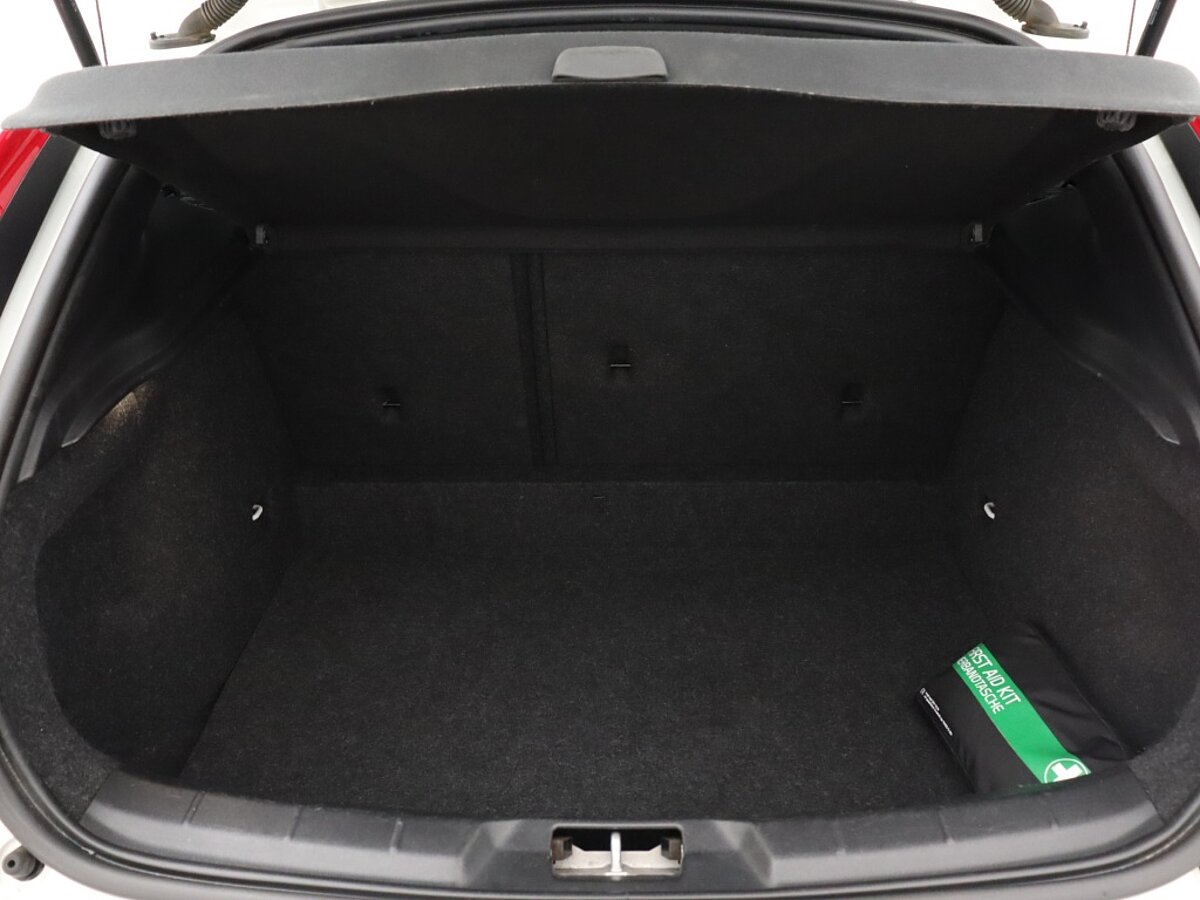 36007765 volvo v40 1 5 t3 polar sport panoramadak navigatie pdc 49