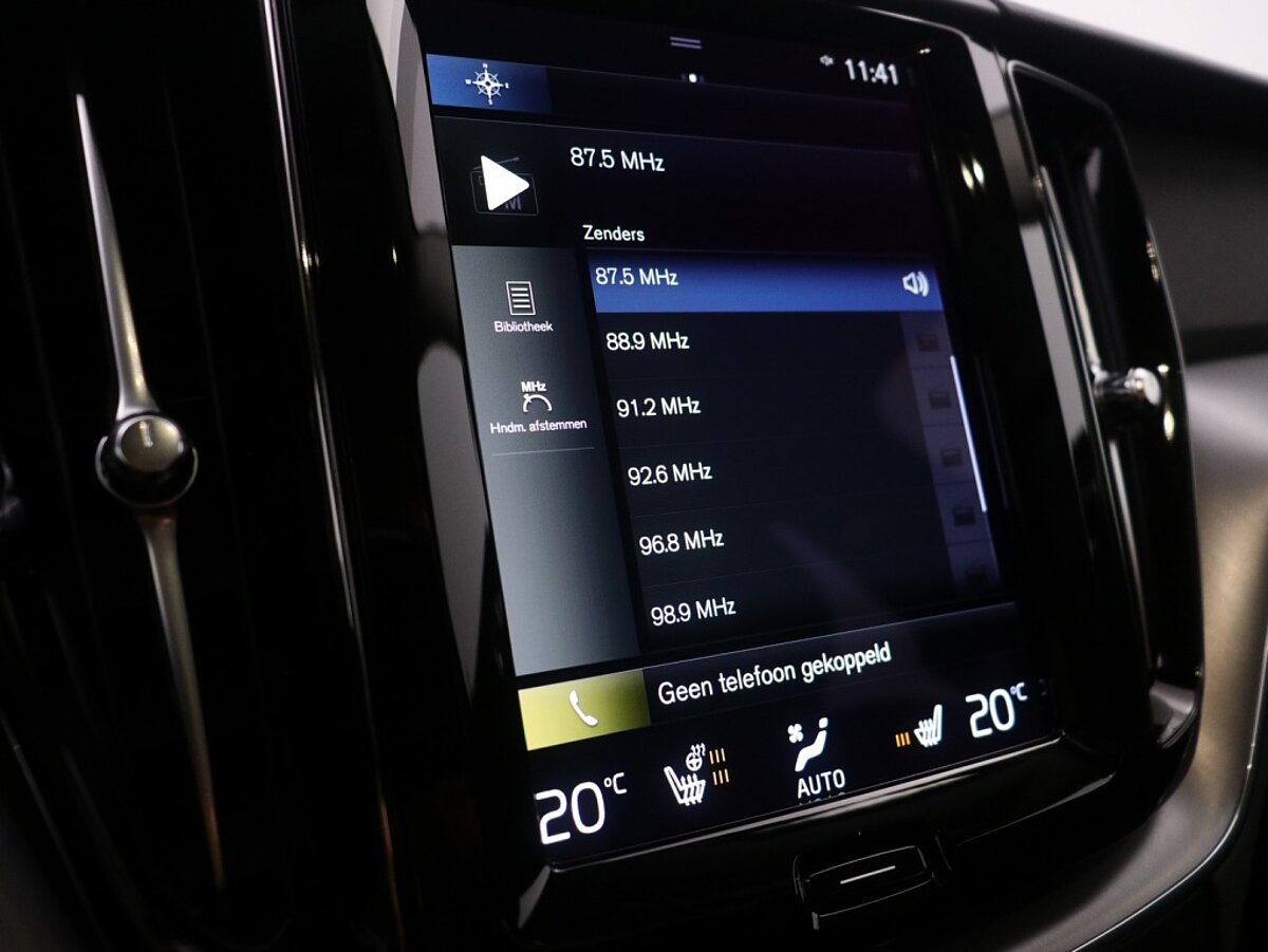 36022184 volvo xc60 2 0 b5 momentum exclusive 29