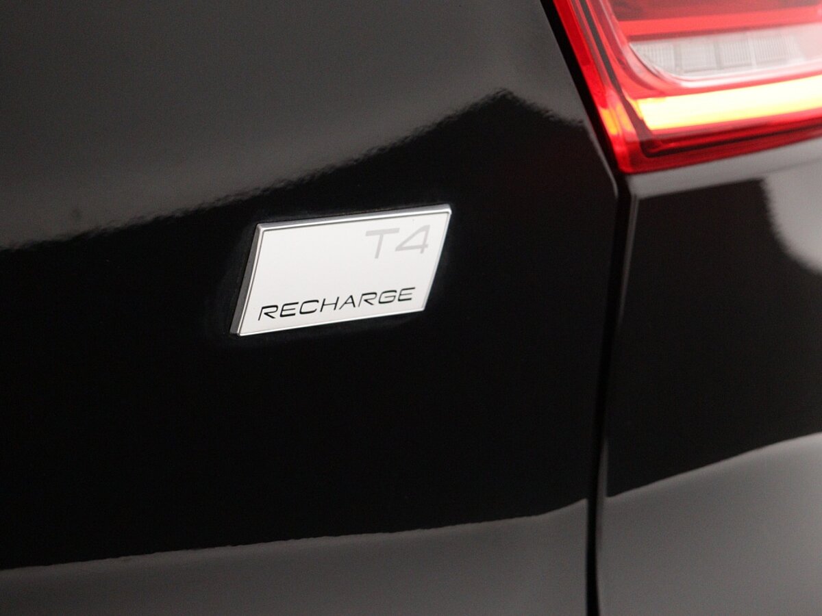 44288600 volvo xc40 1 5 t4 recharge plus bright 70
