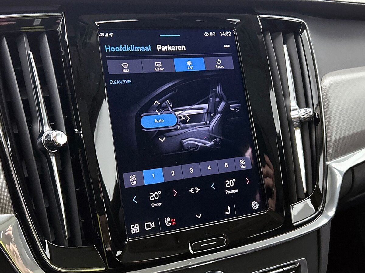 47270922 volvo v90 2 0 t8 awd uitra dark 32