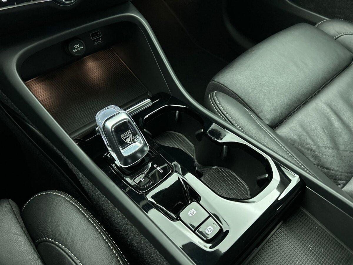 47570518 volvo xc40 1 5 t4 inscription h k getint glas pilot assist leder 94