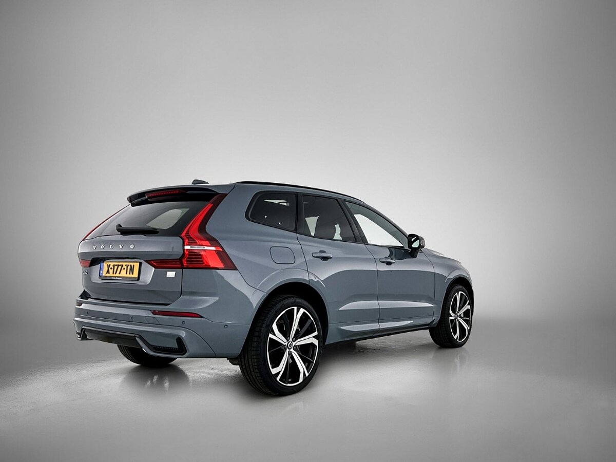 48340442 volvo xc60 2 0 t6 plug in hybrid awd ultimate dark luchtvering trekhaak 4 01