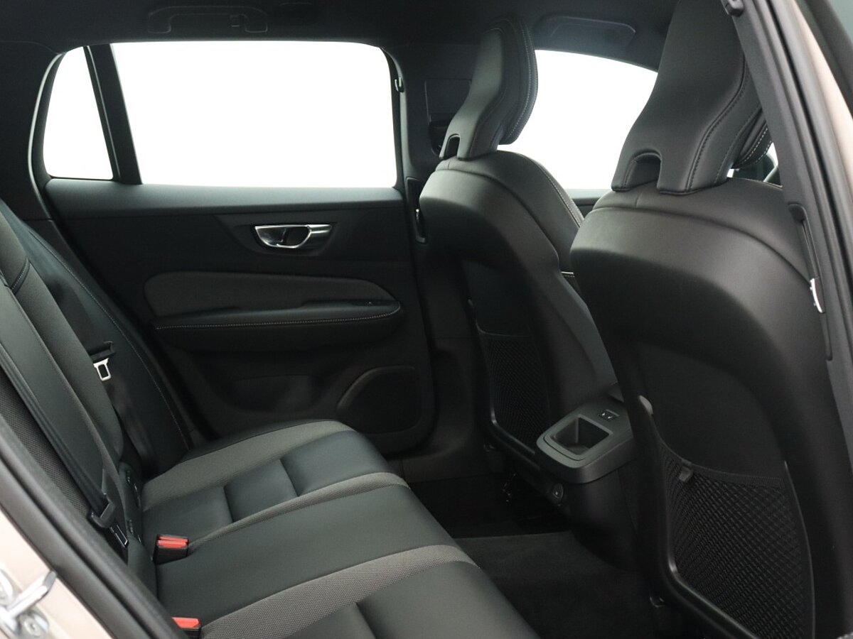 35173088 volvo v60 2 0 b4 plus dark 14
