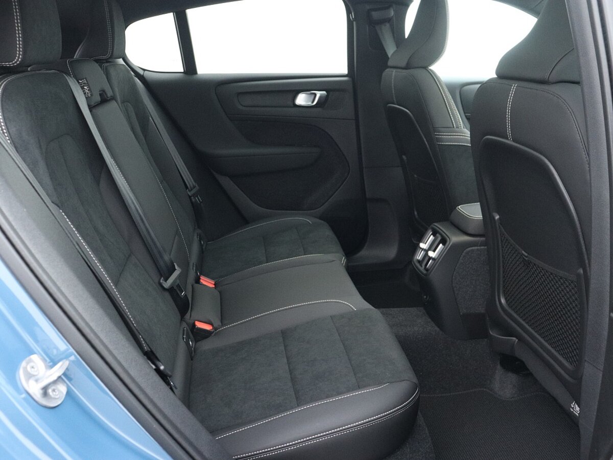 38203995 volvo c40 extended plus 82 kwh trekhaak panorama dak camera 0d2a48