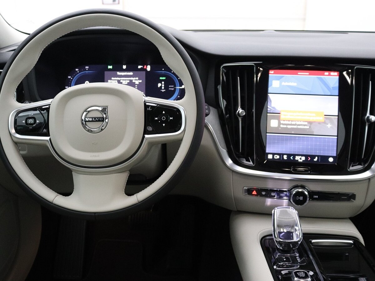 39204298 volvo v60 2 0 t6 awd plus dark 6 26