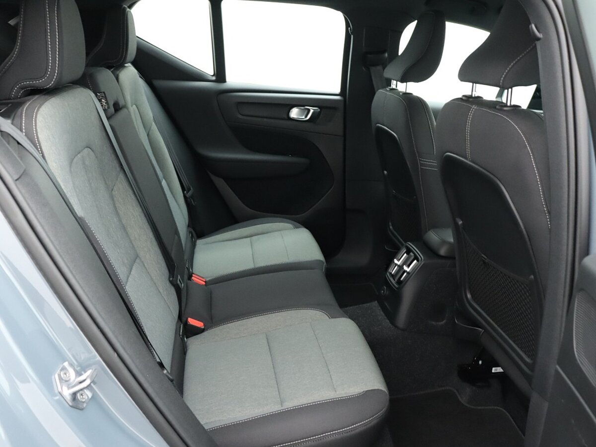 35603828 volvo xc40 1 5 t4 recharge r design expression 63