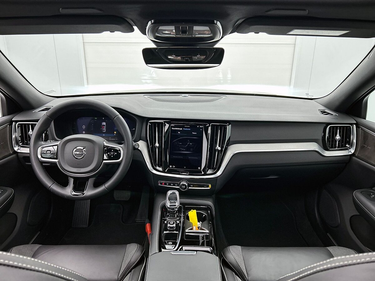 49041811 volvo v60 2 0 t6 awd plus dark panorama dak trekhaak 40