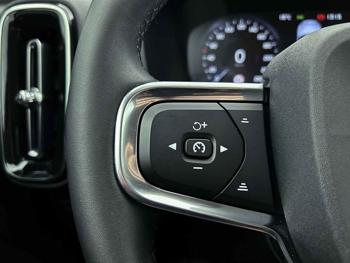 44339731 volvo xc40 1 5 t4 recharge plus bright harman kardon pilot assist ele 82