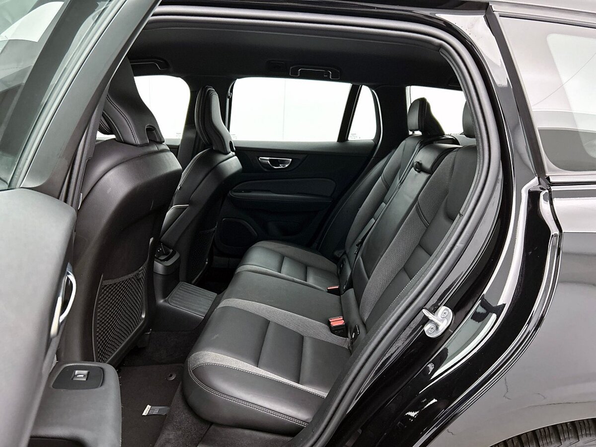 49833650 volvo v60 2 0 t6 awd plus dark trekhaak 360 camera harman kardon aud 83