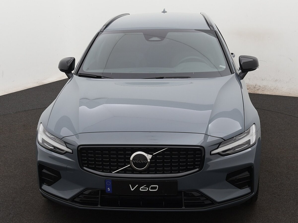 43755968 volvo v60 2 0 b3 plus dark sportstoelen zwarte hemel camera 9 02