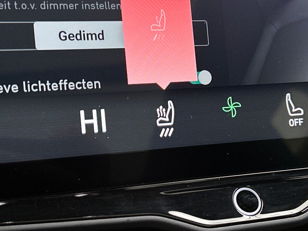 46742268 lynk co 01 1 5 phev black edition 9 01