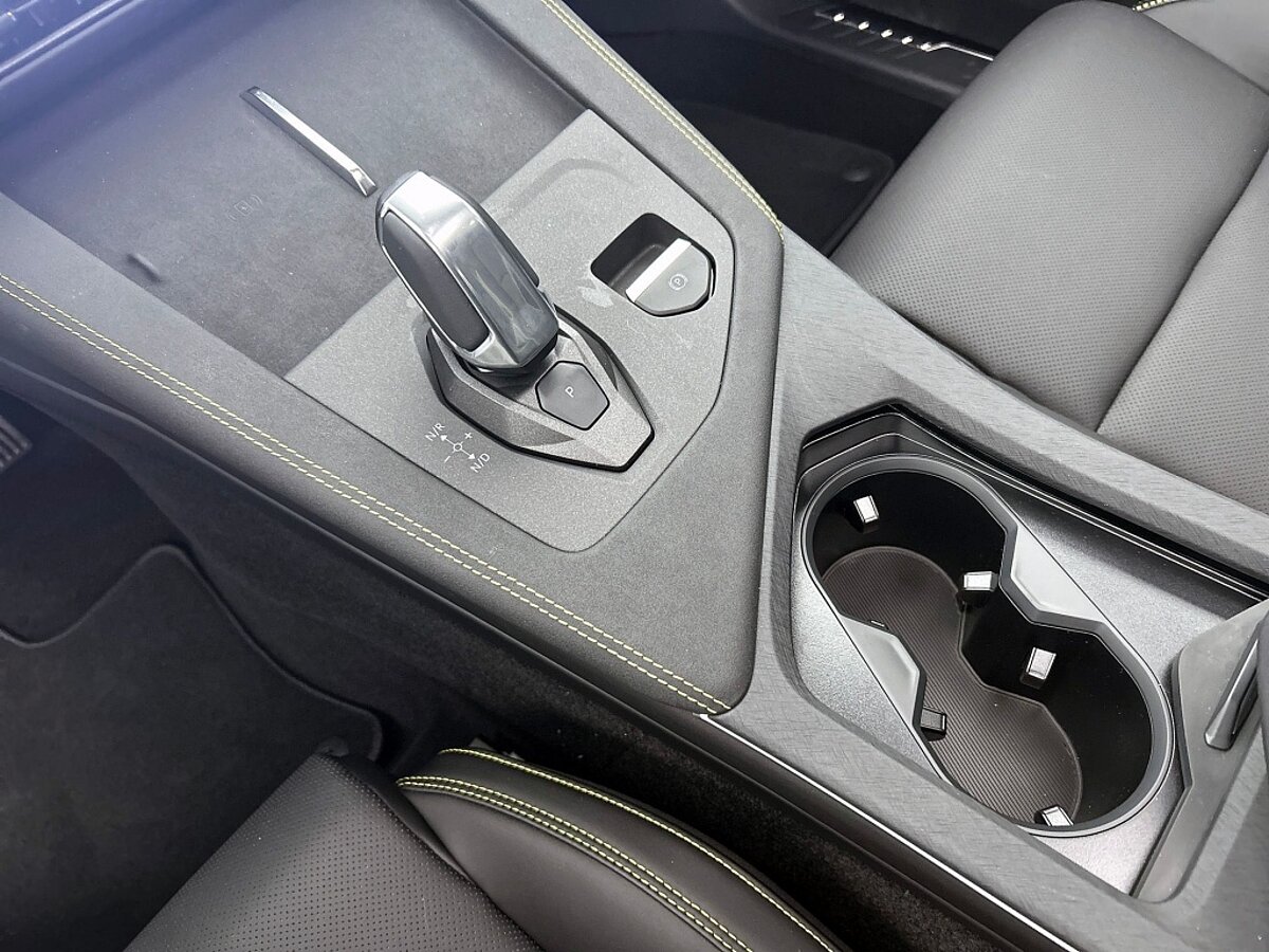 47307005 lynk co 01 1 5 more 261 pk 75km phev full option dealer demo 81