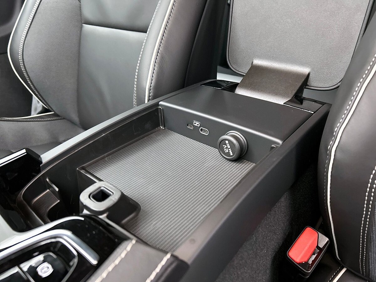 47540135 volvo v60 2 0 t6 awd plus dark trekhaak sportstoelen 45
