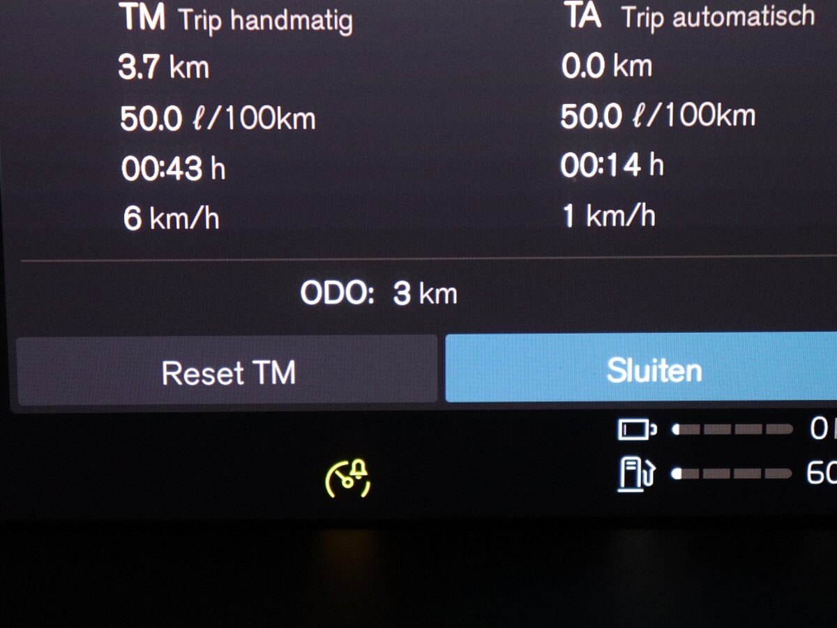 47627816 volvo v60 2 0 t6 awd plus dark 09